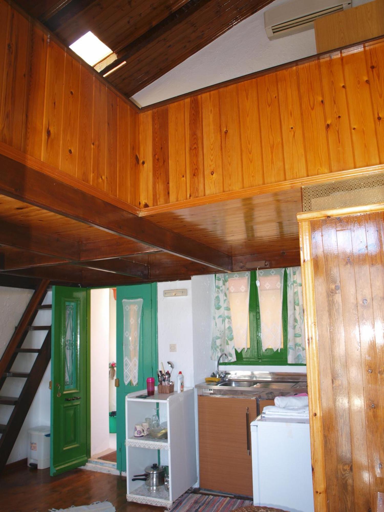 Marina Studios シミ 部屋 写真